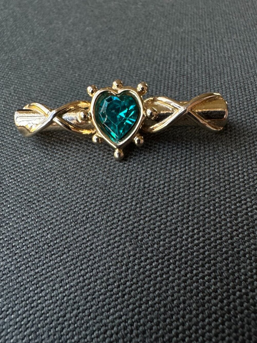 Vintage Style Gold Tone Heart Brooch Teal Glass Crystal Bar Pin 1.5”